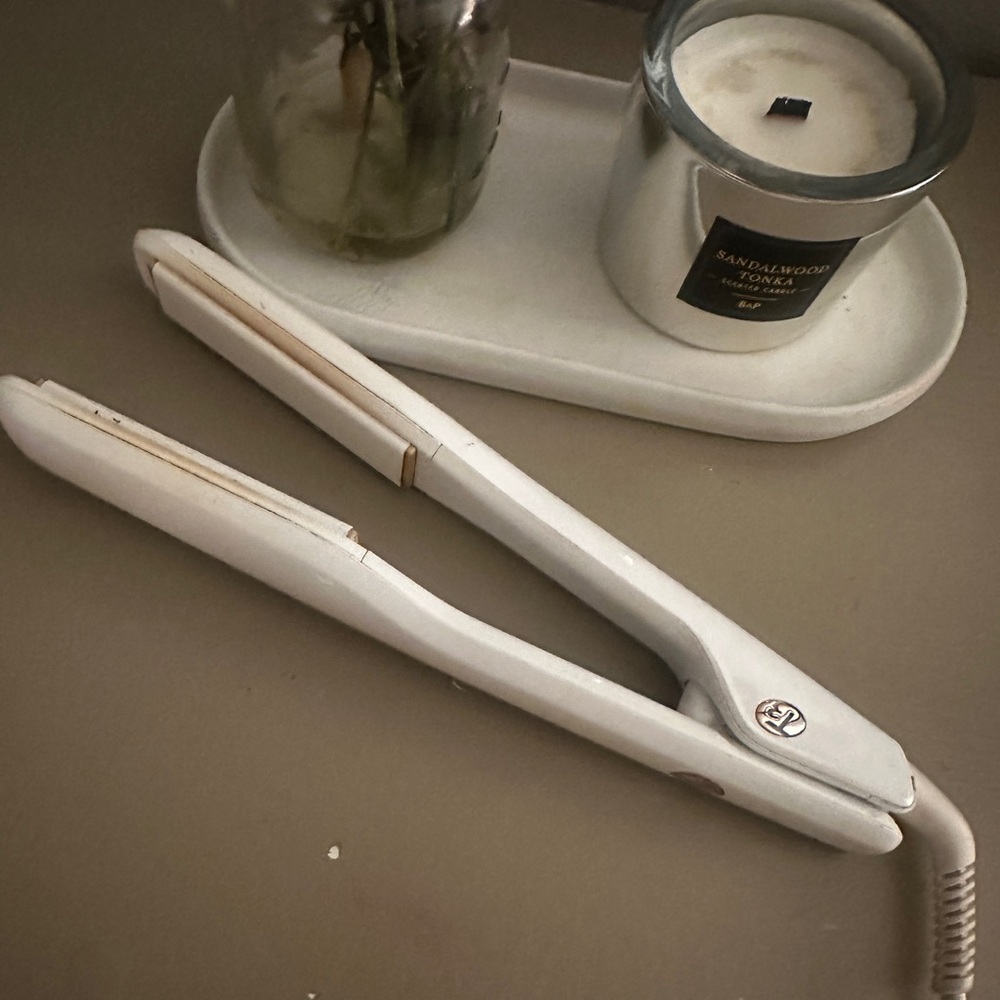 t3 one pass Hair Straightener